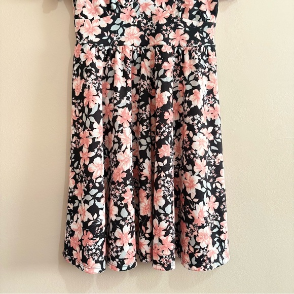 Black Flutter Sleeve A-Line Dress Pink Grey Floral & Deep V-Neck - Picture 8 of 16